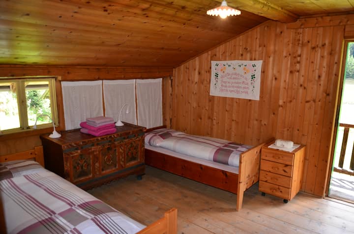 "Buabnkommr" (dvojlôžková izba s 2 lôžkami)