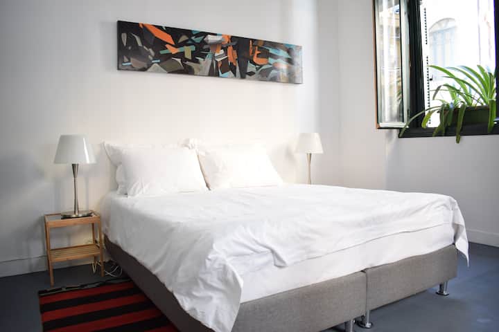 Departamento de dos dormitorios EP9G - Dormitorio 1 con cama tamaño queen que se puede configurar como 2 individuales