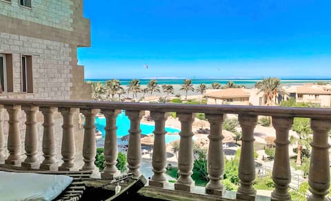 Sunrise sea view &private beach