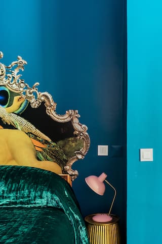 Unique, Exuberant, Arty Home in the Heart of Hip Bairro Alto gallery image 4