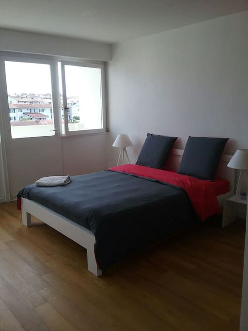 chambre " La Rhune" avec balcon( lit 160/200)