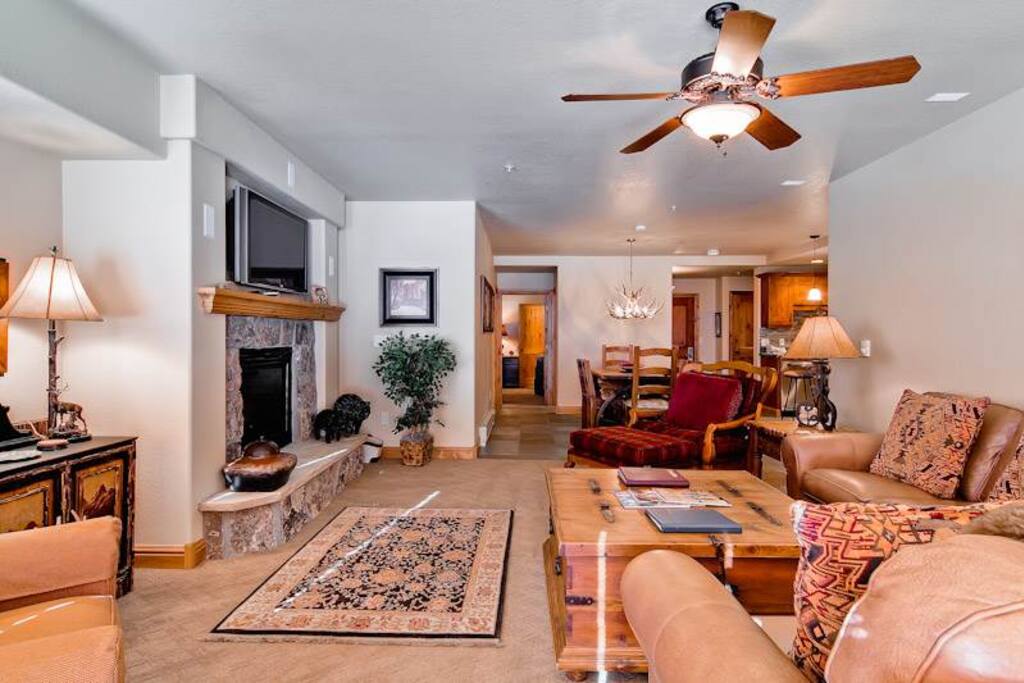 Couch,Furniture,Indoors,Room,Living Room