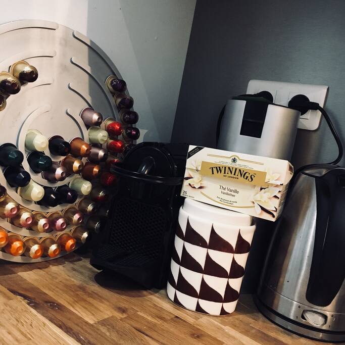 Machine à café Nespresso + bouilloire