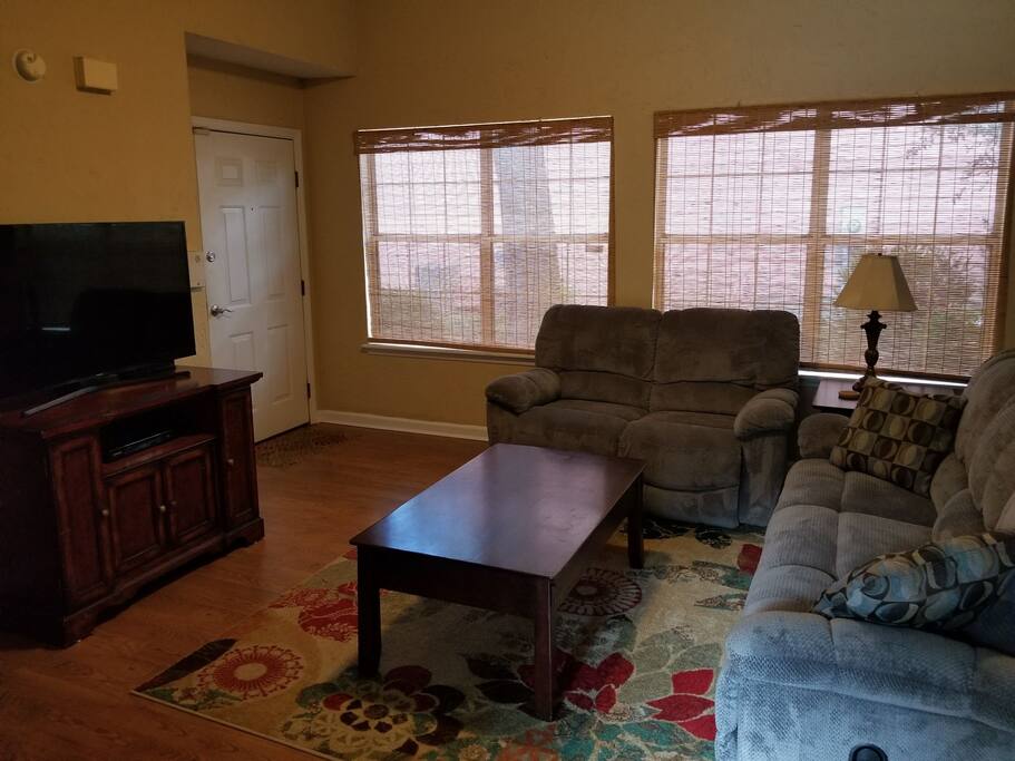 48" smart TV with Comcast cable and high speed wifi