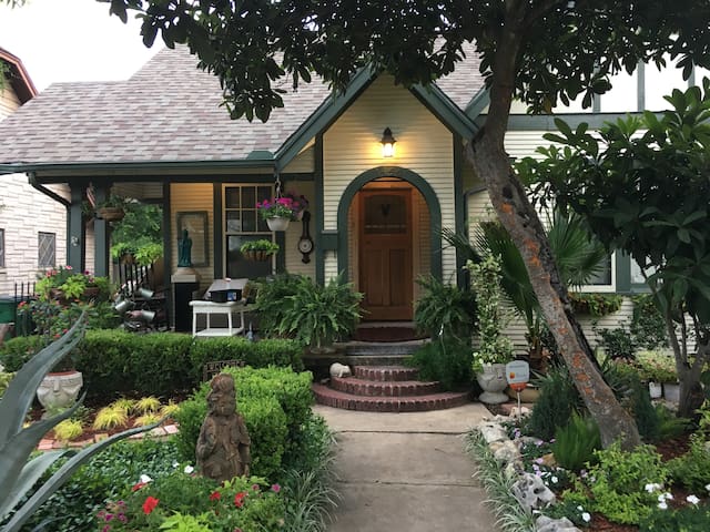 The Little Cottage & Enchanted Garden