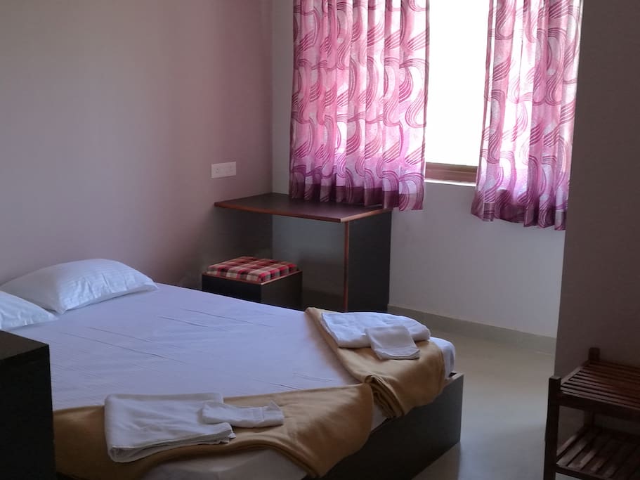 Bed Queen Size
Study table