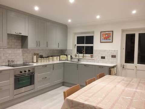 Top Airbnb: Family Holiday Home close to beach and village. in Bembridge