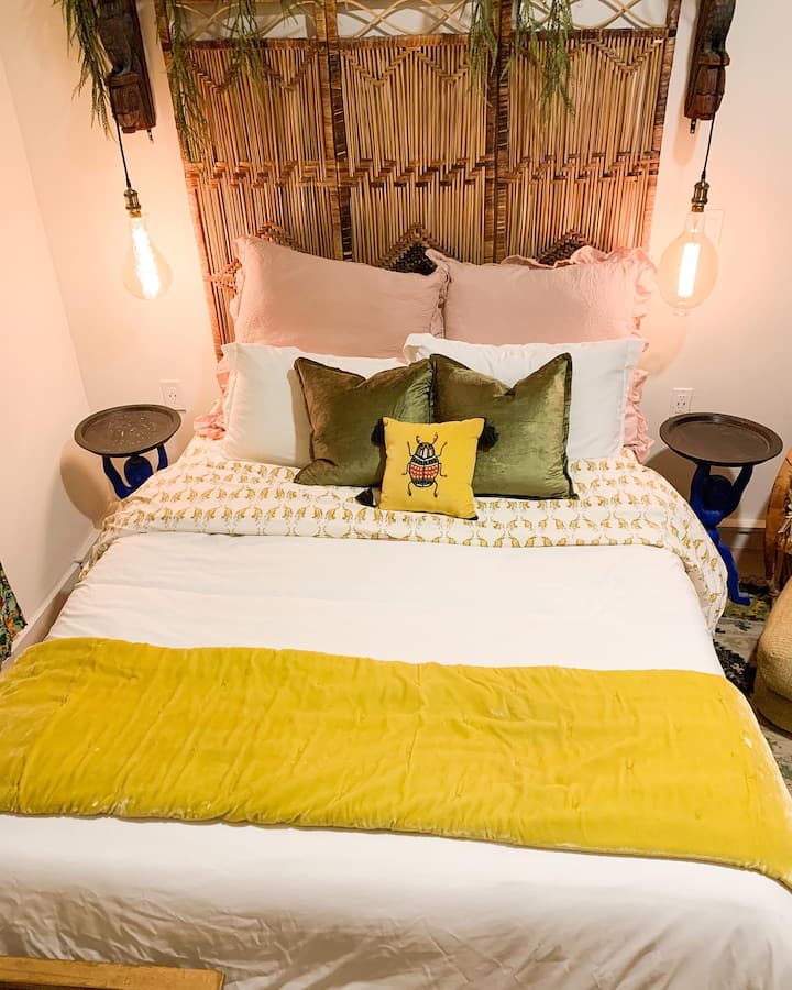 Menšia manželská posteľ s pamäťovou penou 