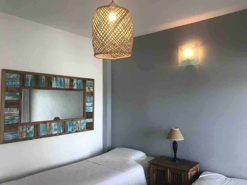 Спалня 3 -  2 единични легла. Изглед към морето