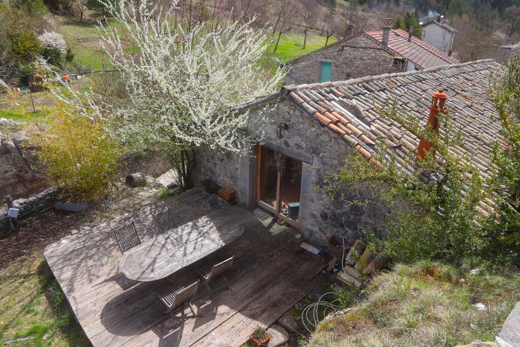 La maison côté terrasse