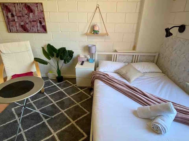 Location!! casino,free train,tram shopping ALL