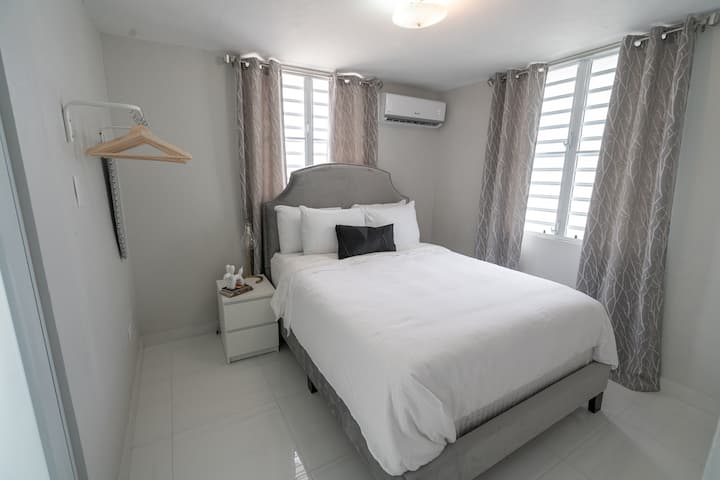 ห้องพักมีสมาร์ททีวีพร้อมเน็ตฟลิกซ์และม่านทึบแสง