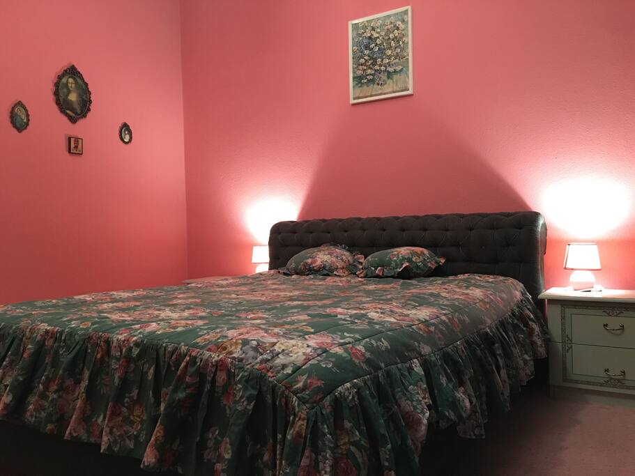 Комфортная и тихая спальня Bedroom is quite and comfortable