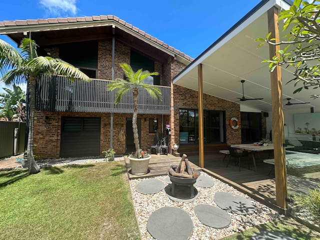 Frangipani House with magnesium pool