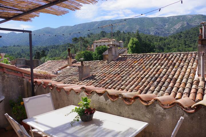 Download Vauvenargues village For Free