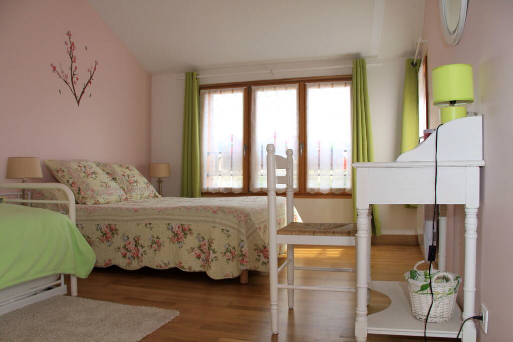 Chambre " lit de fleurs"