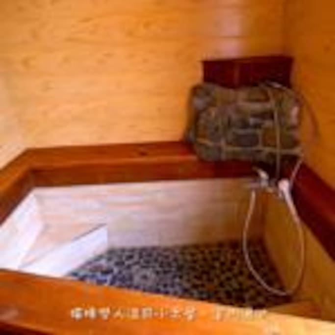 室內泡湯池