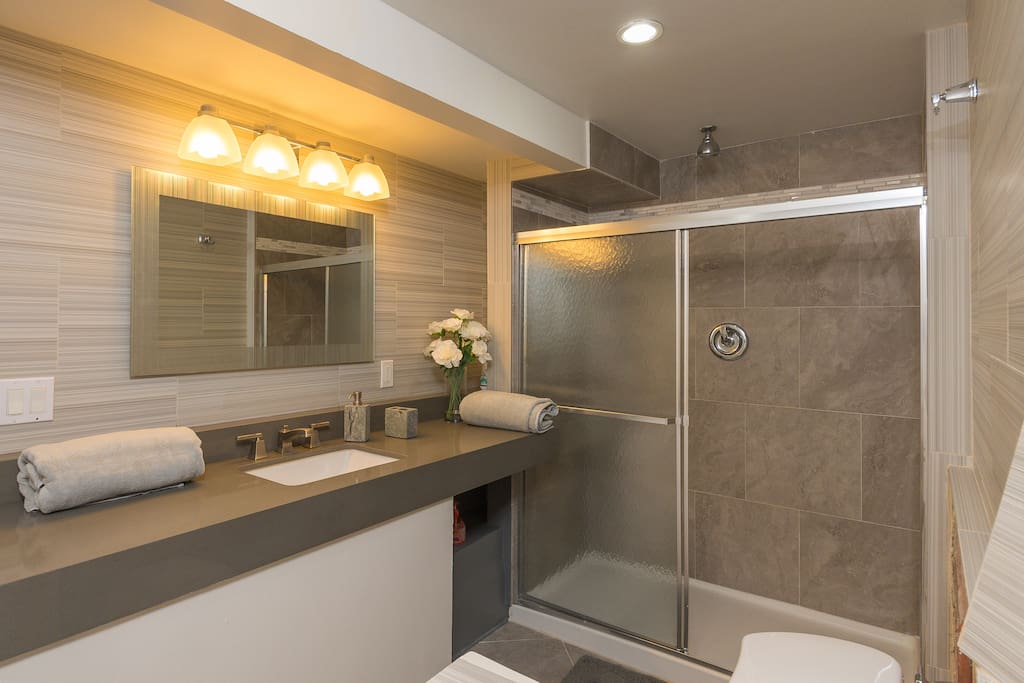 Beautiful, modern, spacious bathroom with standing shower. Towels and toiletries are provided as well. There’s a large walking closet next to the bathroom for convenient access.