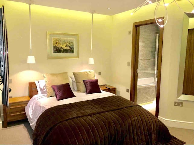 Beautiful interior designers three bedroom home gallery image 3