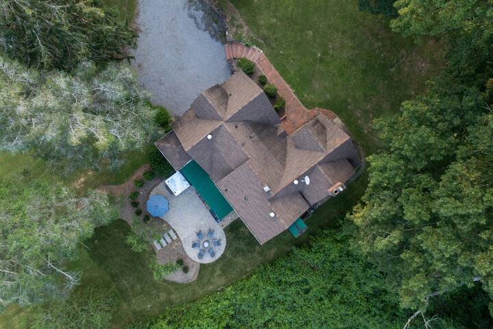 Dog Friendly, Hot Tub & Fire Pit gallery image 2