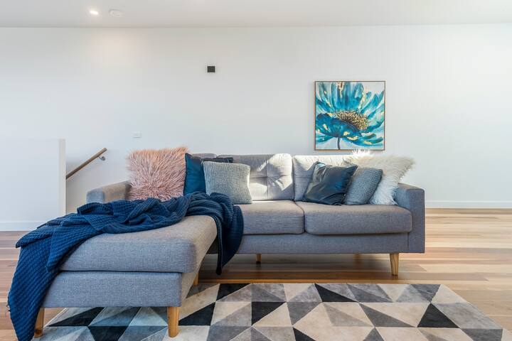 Take In Sweeping Views from a House on the Hill