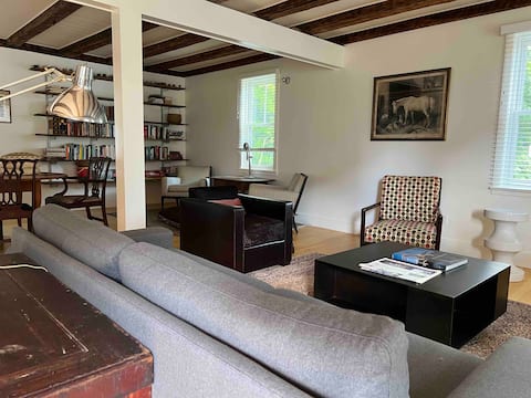 Top performing Airbnb: Beautiful Belfast Cape | Downtown neighborhood in Belfast