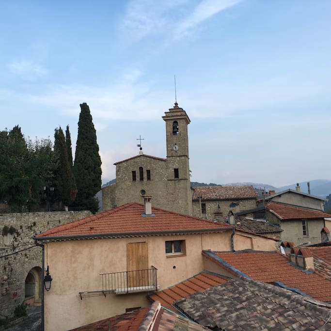Eglise du 14ème siècle au coeur du village