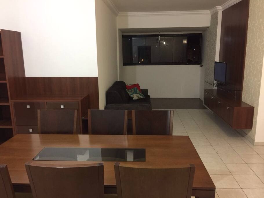 Sala de jantar, vista para sala de estar