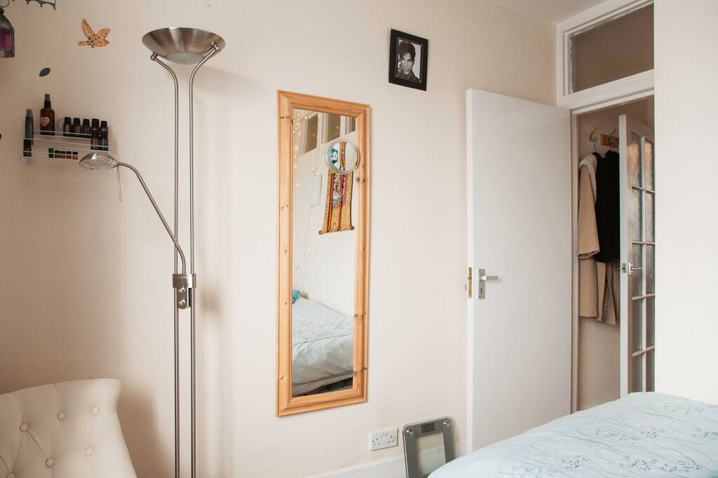 bedroom, full length mirror
