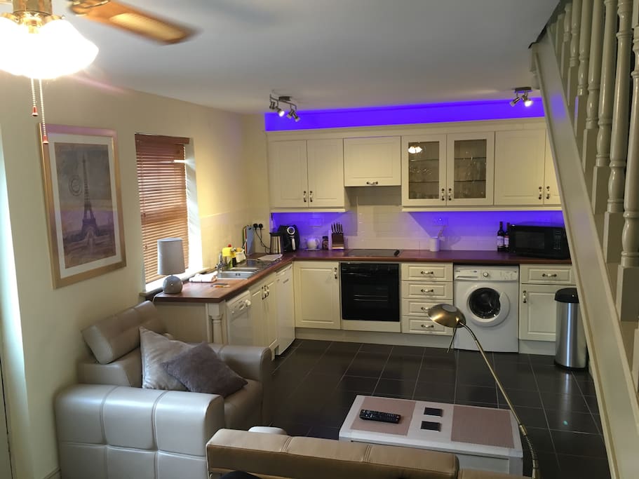 Fully Fitted Equipped Kitchen