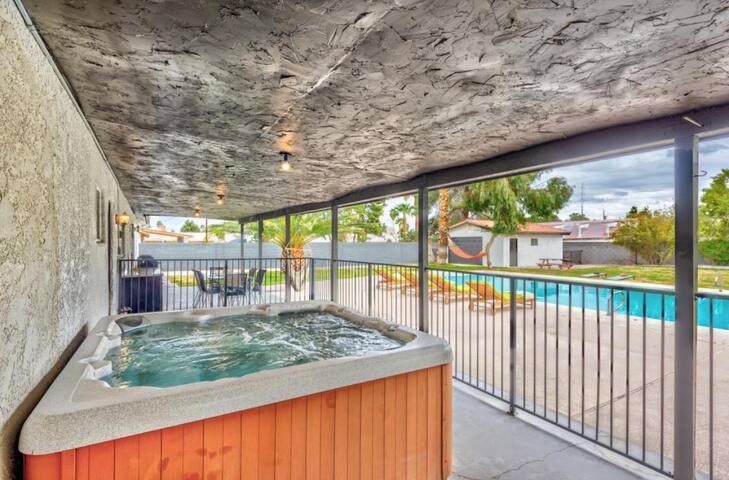 Vip! Las Vegas High End Villa Big Backyard gallery image 3