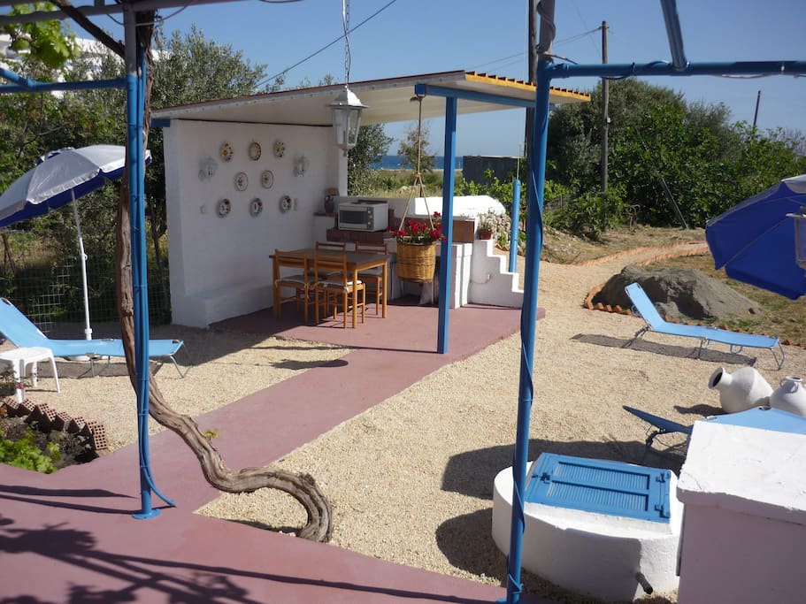 BARBEQUE AREA -GARDEN