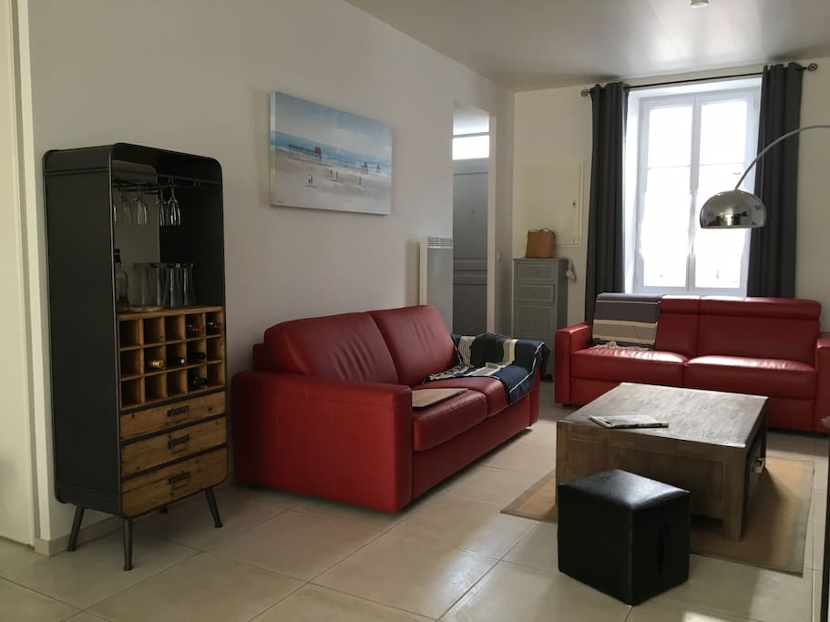 le salon et de confortables canapés