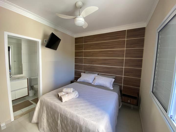 suite - cama queen e smart tv