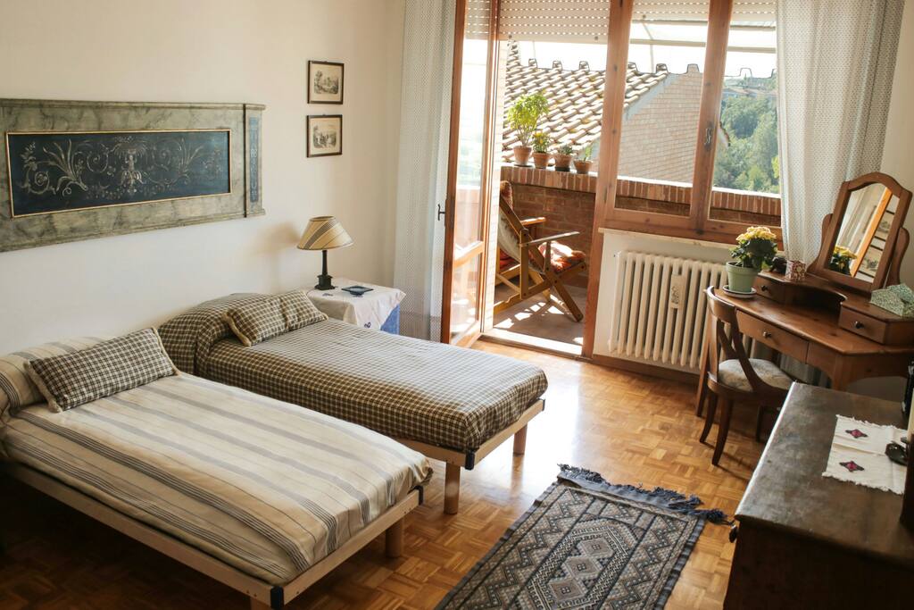 Camera da letto matrimoniale con letti divisibili