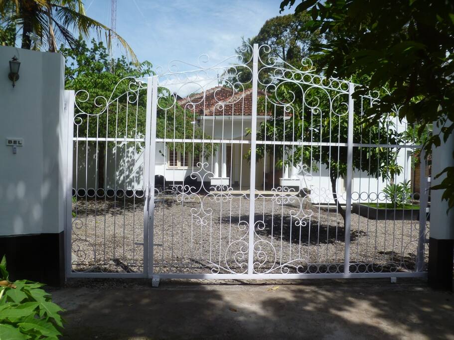 Gate
