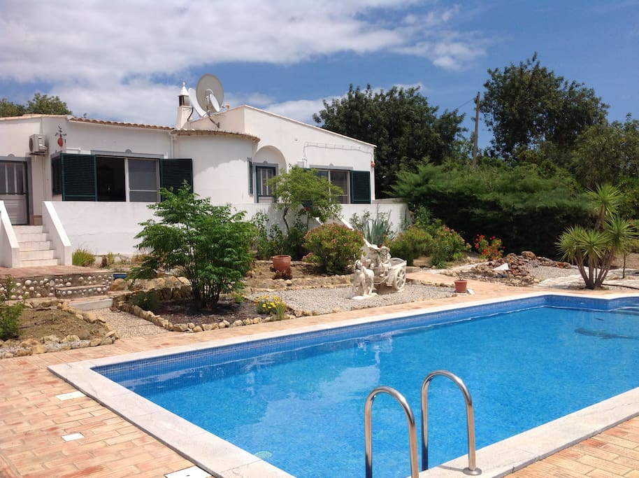 Maison d'Algarve avec piscine privée, chaises longues et parasols 8 personnes