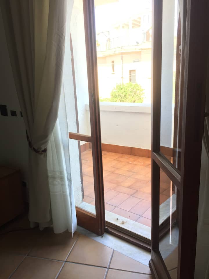Hlavná izba s vlastným prístupom na balkón
