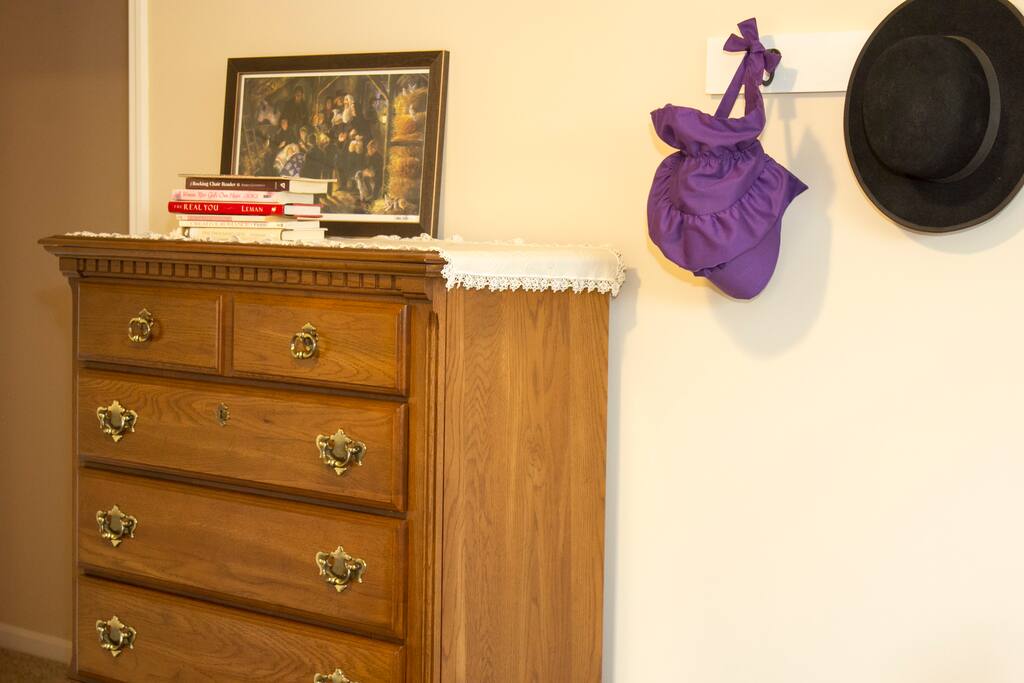 Amish Room décor
