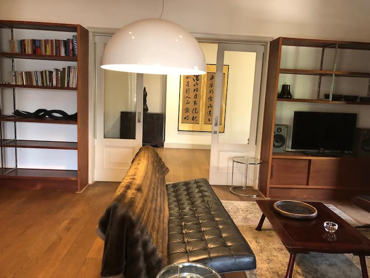 Upmarket Parktown North Garden Apartment - Johannesburg