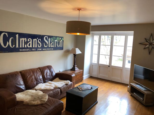 Lovely B&B cottage close to Wells, Frome & Bath