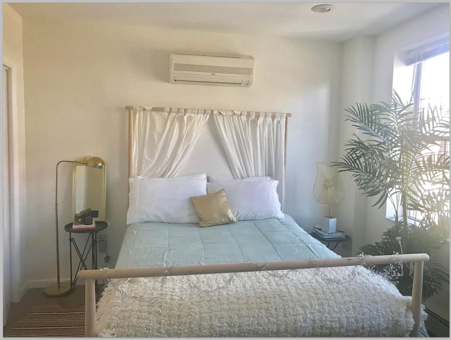Bedroom - four poster faces avenue