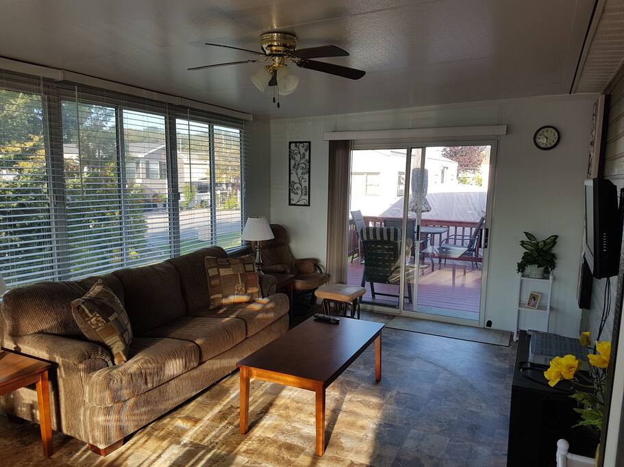 Add-a-room with pullout couch