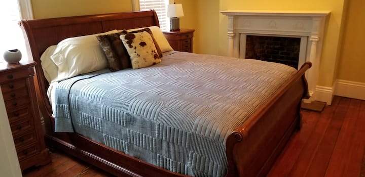cama tamaño king con cama de invitados