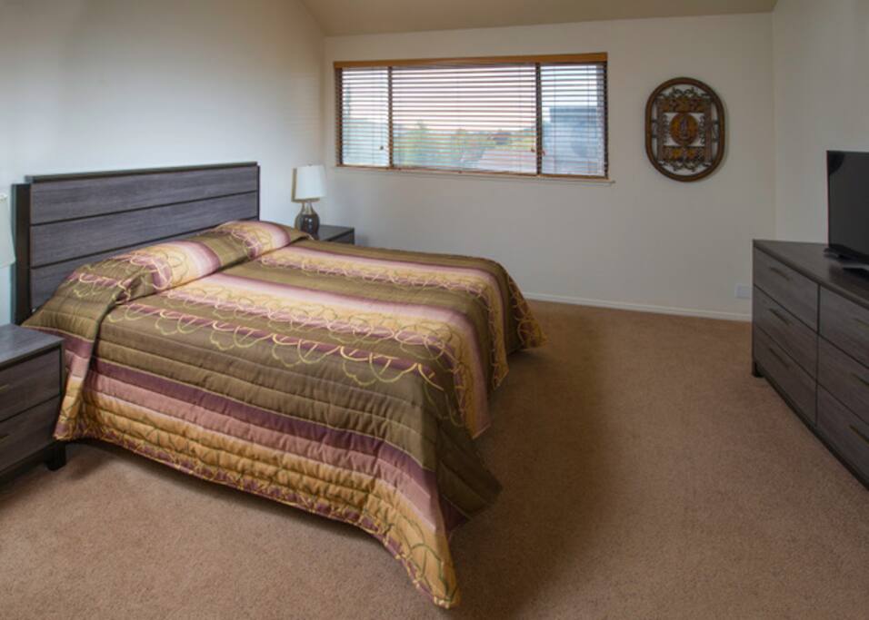 Master Bedroom, bath attached