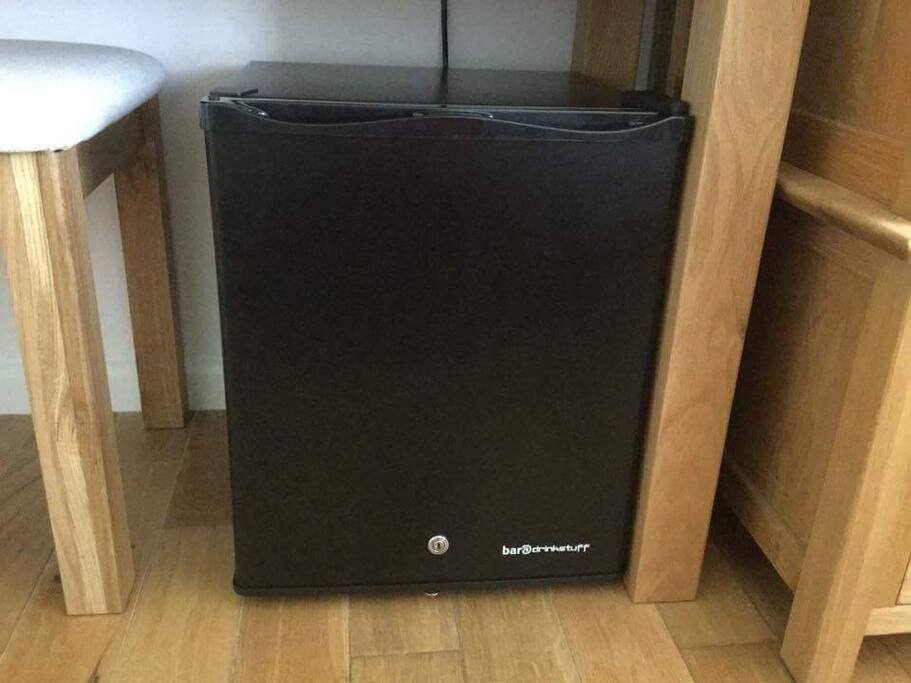 Quiet beer/wine chiller