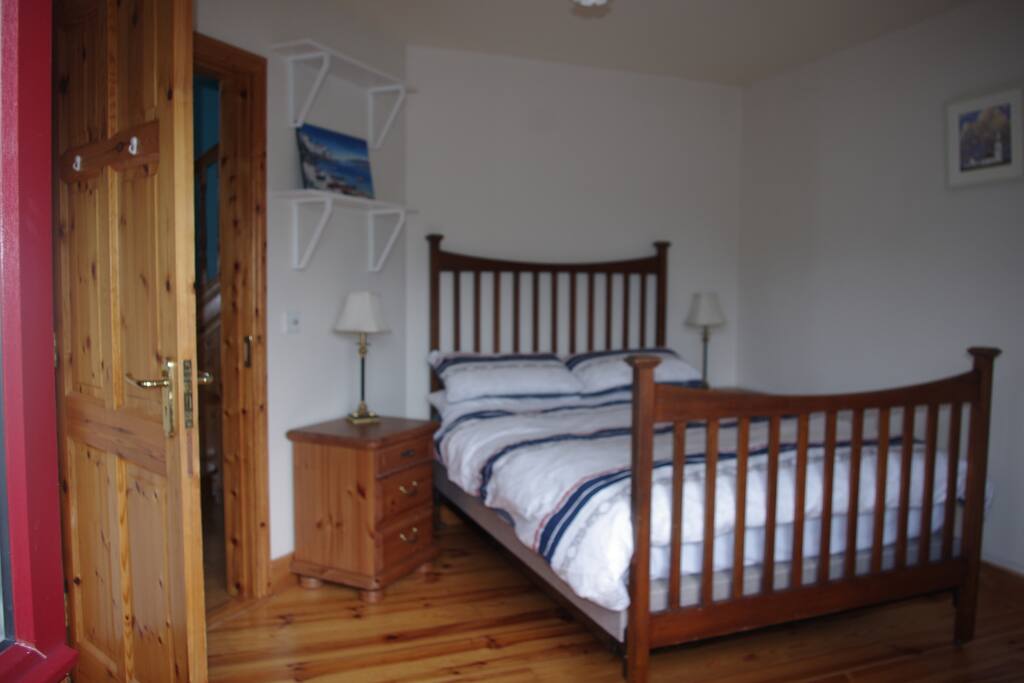 Front-room, double bed with nautical theme
