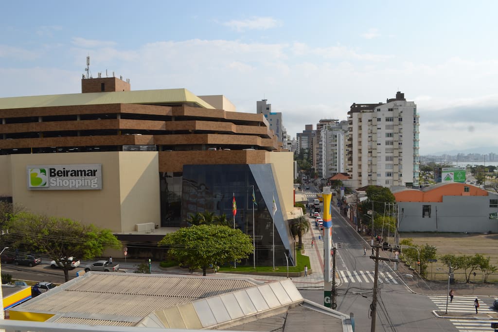 Ao lado do Beiraram Shopping