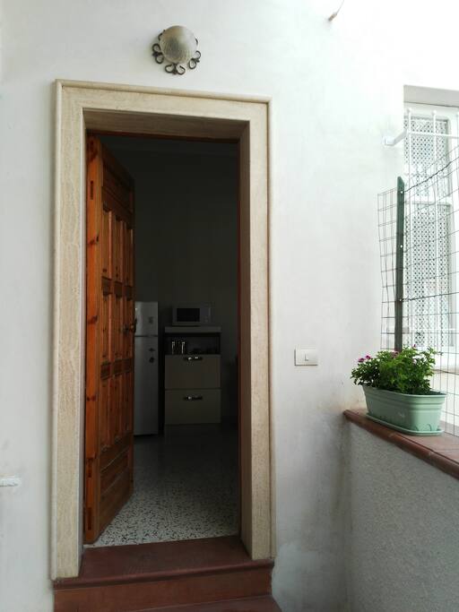 Ingresso posteriore Via Orazio Fulci