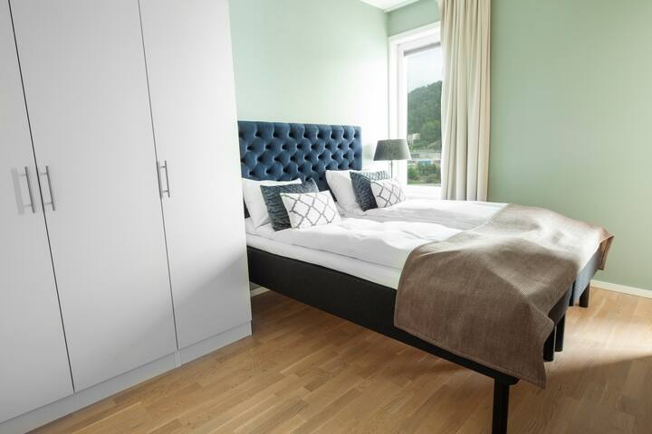 Waterfront 2 gallery image 3